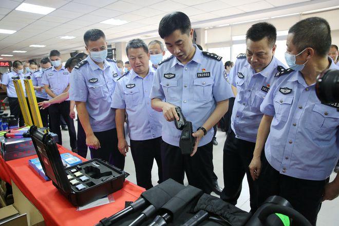 强化装备固本强基揭东公安局举行警用装备发放仪式